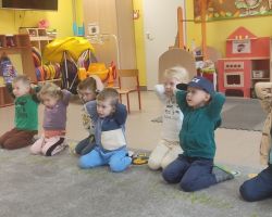 zdjęcia dzieci podczas spotkania z policjantem