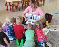 zdjęcia dzieci podczas zajęć bibliotecznych