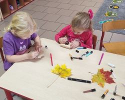 zdjęcia dzieci podczas zajęć bibliotecznych
