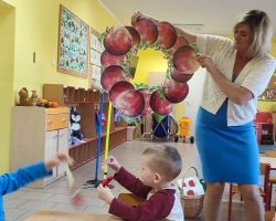 zdjęcia dzieci podczas zajęć bibliotecznych