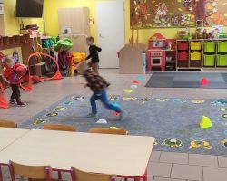 zdjęcia dzieci podczas zajęć dodatkowych