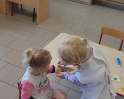 zdjęcia dzieci podczas obchodów dnia lekarza