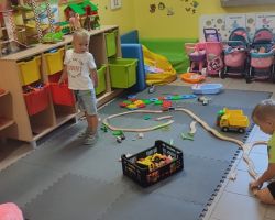 zdjęcia dzieci podczas różnch aktywności