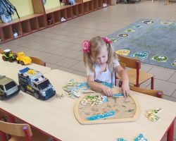 zdjęcia dzieci podczas różnch aktywności