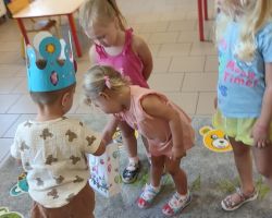 zdjęcia dzieci podczas różnch aktywności