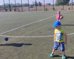 zdjęcia dzieci podczas różnch aktywności