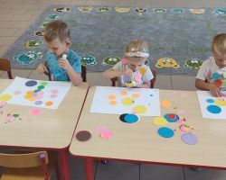 zdjęcia dzieci podczas różnch aktywności