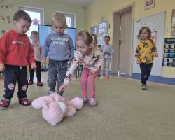 dzieci podczas obchodów światowego dnia zdrowia