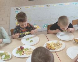 dzieci podczas obchodów światowego dnia zdrowia