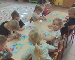 dzieci podczas obchodów światowego dnia zdrowia