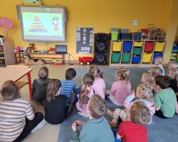 dzieci podczas obchodów światowego dnia zdrowia