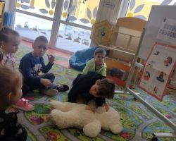 dzieci podczas obchodów światowego dnia zdrowia