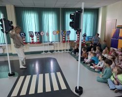 dzieci i dorośli podczas wycieczki do WORD