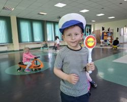 dzieci i dorośli podczas wycieczki do WORD