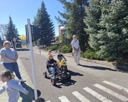 dzieci i dorośli podczas wycieczki do WORD