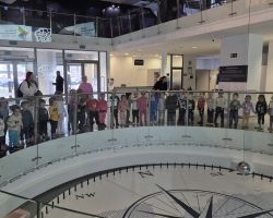 dzieci podczas wycieczki do Centrum Nowoczesności Młyn Wiedzy w Toruniu