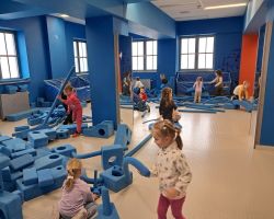 dzieci podczas wycieczki do Centrum Nowoczesności Młyn Wiedzy w Toruniu