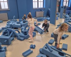 dzieci podczas wycieczki do Centrum Nowoczesności Młyn Wiedzy w Toruniu