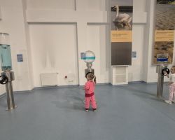 dzieci podczas wycieczki do Centrum Nowoczesności Młyn Wiedzy w Toruniu
