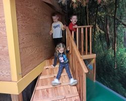 dzieci podczas wycieczki do Centrum Nowoczesności Młyn Wiedzy w Toruniu