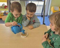 dzieci podczas obchodów pierwszego dnia wiosny