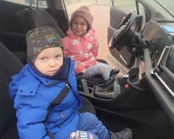 zdjęcia dzieci podczas spotkania z policjantem