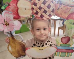 zdjęcia dzieci podczas zajęć bibliotecznych