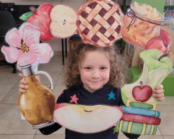 zdjęcia dzieci podczas zajęć bibliotecznych