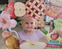 zdjęcia dzieci podczas zajęć bibliotecznych