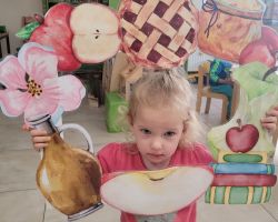 zdjęcia dzieci podczas zajęć bibliotecznych