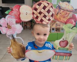 zdjęcia dzieci podczas zajęć bibliotecznych