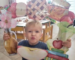 zdjęcia dzieci podczas zajęć bibliotecznych