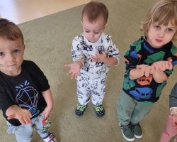 zdjęcia dzieci podczas obchodów światowego dnia mycia rąk