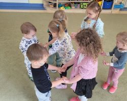 zdjęcia dzieci podczas obchodów światowego dnia mycia rąk