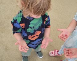 zdjęcia dzieci podczas obchodów światowego dnia mycia rąk