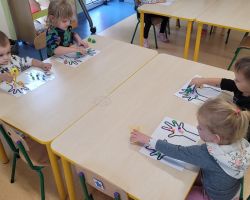 zdjęcia dzieci podczas obchodów światowego dnia mycia rąk