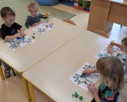 zdjęcia dzieci podczas obchodów światowego dnia mycia rąk