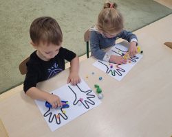 zdjęcia dzieci podczas obchodów światowego dnia mycia rąk