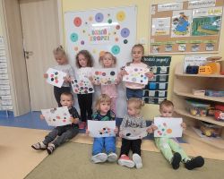 zdjęcia dzieci podczas różnych aktywności