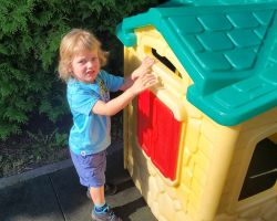 zdjęcia dzieci podczas różnych aktywności