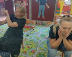 dzieci i rodzice podczas obchodów Dnia Rodziny