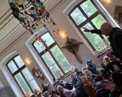 zdjęcia dzieci i dorosłych podczas wycieczki do skłudzewa