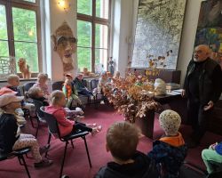 zdjęcia dzieci i dorosłych podczas wycieczki do skłudzewa