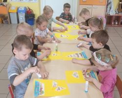 dzieci podczas obchodów światowego dnia zdrowia