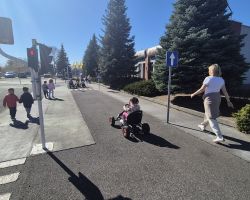 dzieci i dorośli podczas wycieczki do WORD