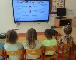 dzieci podczas obchodów światowego dnia świadomości autyzmu