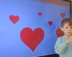 dzieci podczas obchodów światowego dnia świadomości autyzmu