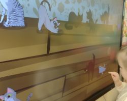 dzieci poczas obchodów dnia kota