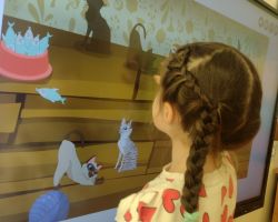 dzieci poczas obchodów dnia kota