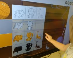 dzieci poczas obchodów dnia kota